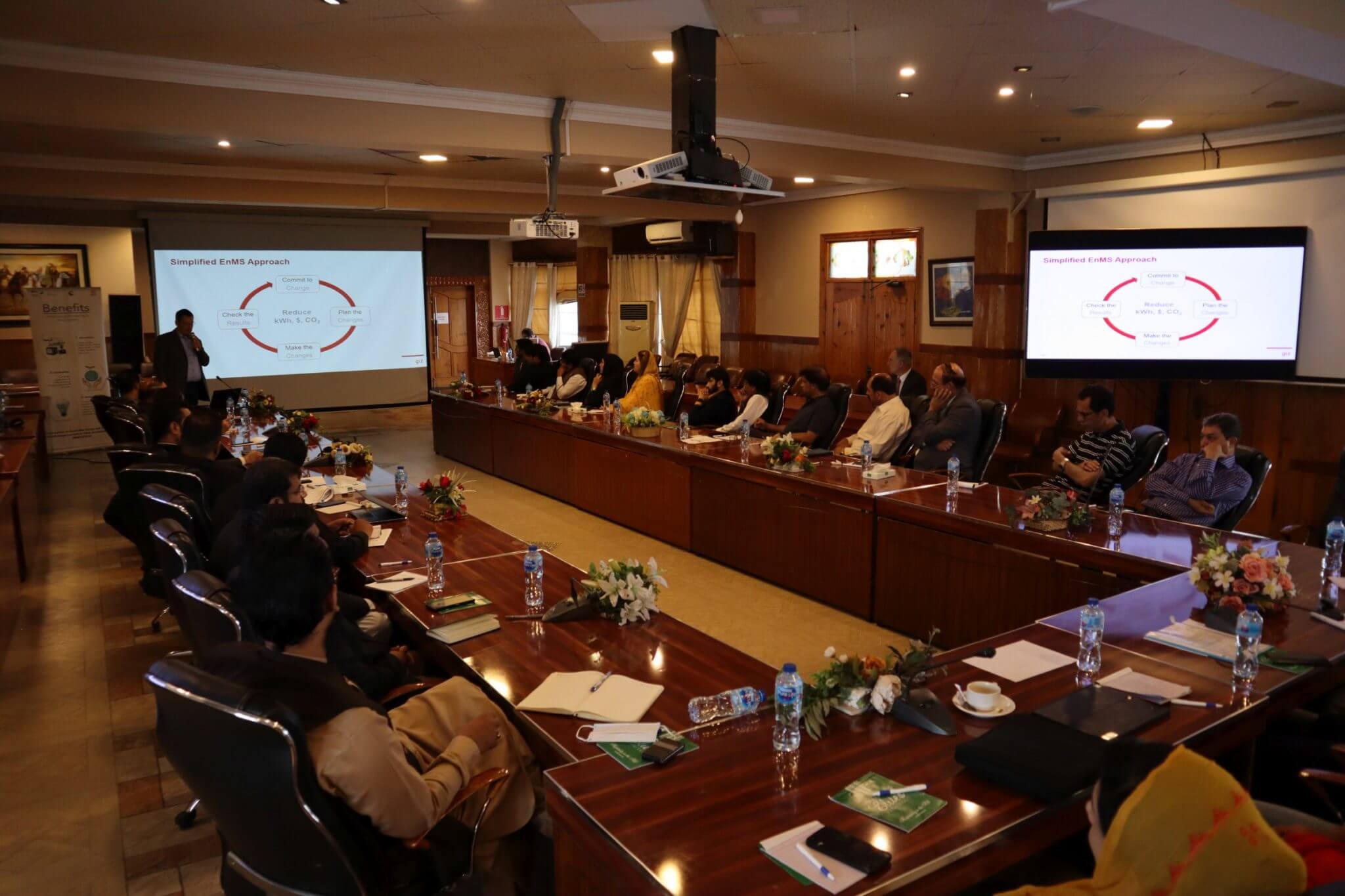 Picture of a workshop during the GIZ and Envidatec project 'Promotion of Energy Management and Energy Data Monitoring in and Municipalities in Pakistan'.