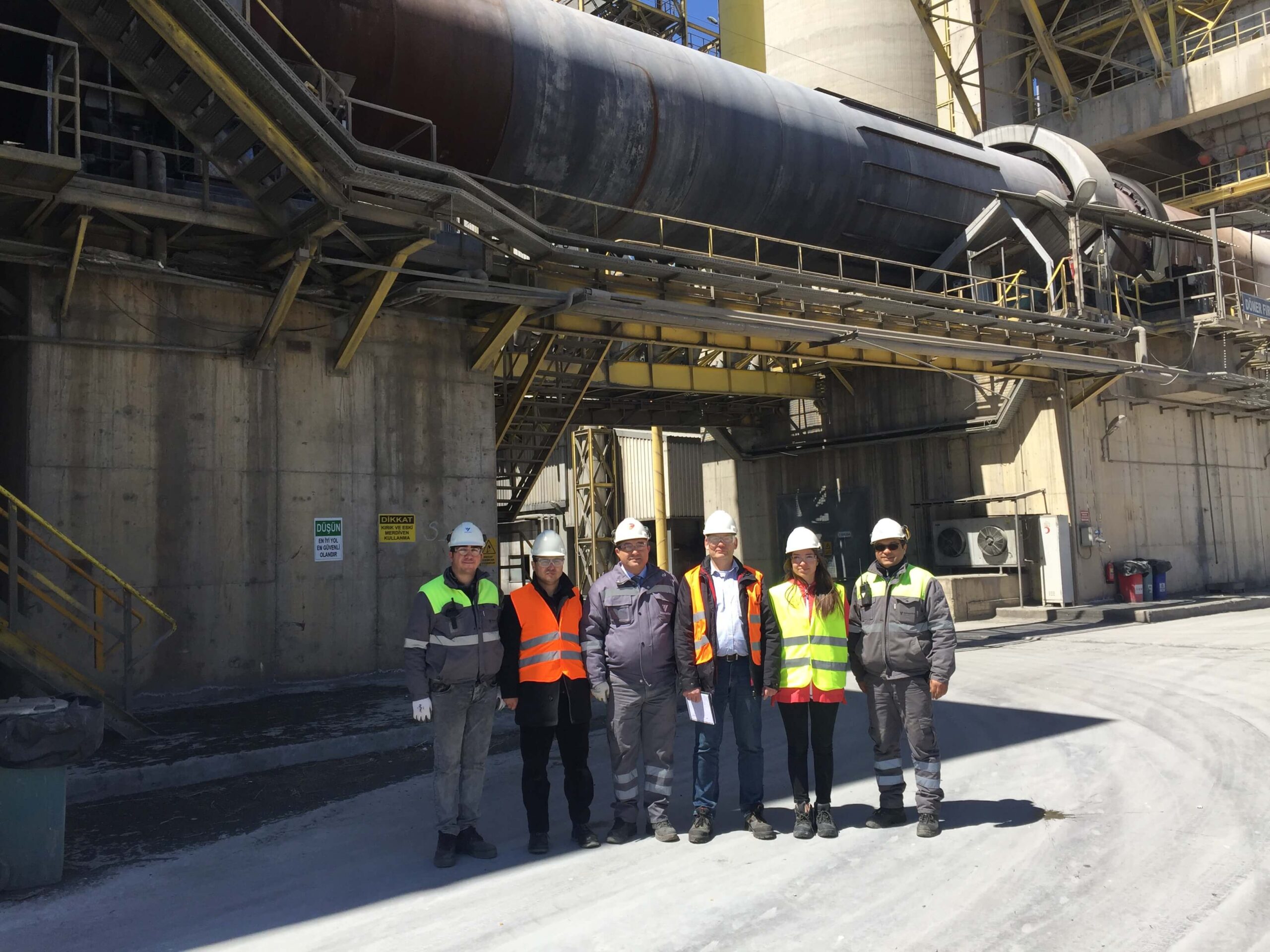 Detlef Borst (middle) with a group of attendees at the Envidatec project 'Sectoral Expertise in Detailed Energy Audits for Turkey’s Industry'.